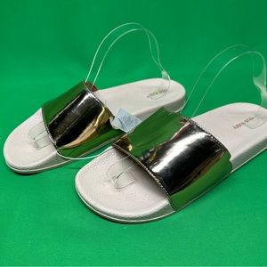 Old navy flip-flops
